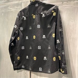 Preowned boys H&M  Star Wars buttonup shirt Size 7/8 black Darth Vader R2D2 C3P0